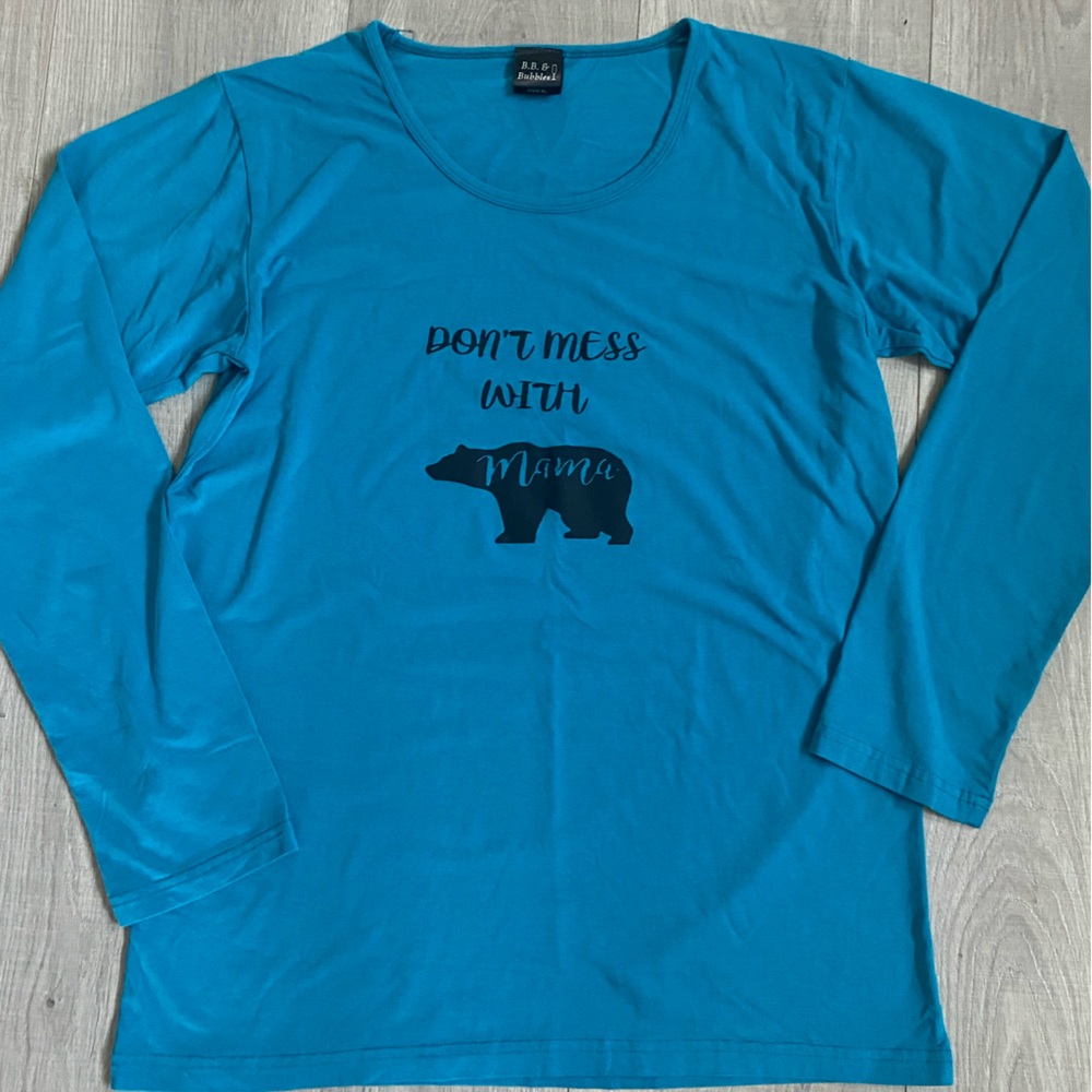 BB & Bubbles Mama Bear Tee size XL in my opinion fits more like L